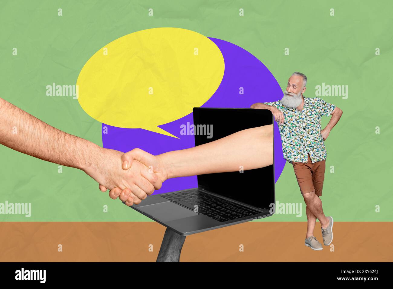 Composite Photo Collage des glücklichen alten Mannes Stand Laptop Entfernung Zusammenarbeit Handshake Geste Vertrauen isoliert auf gemalten Hintergrund Stockfoto