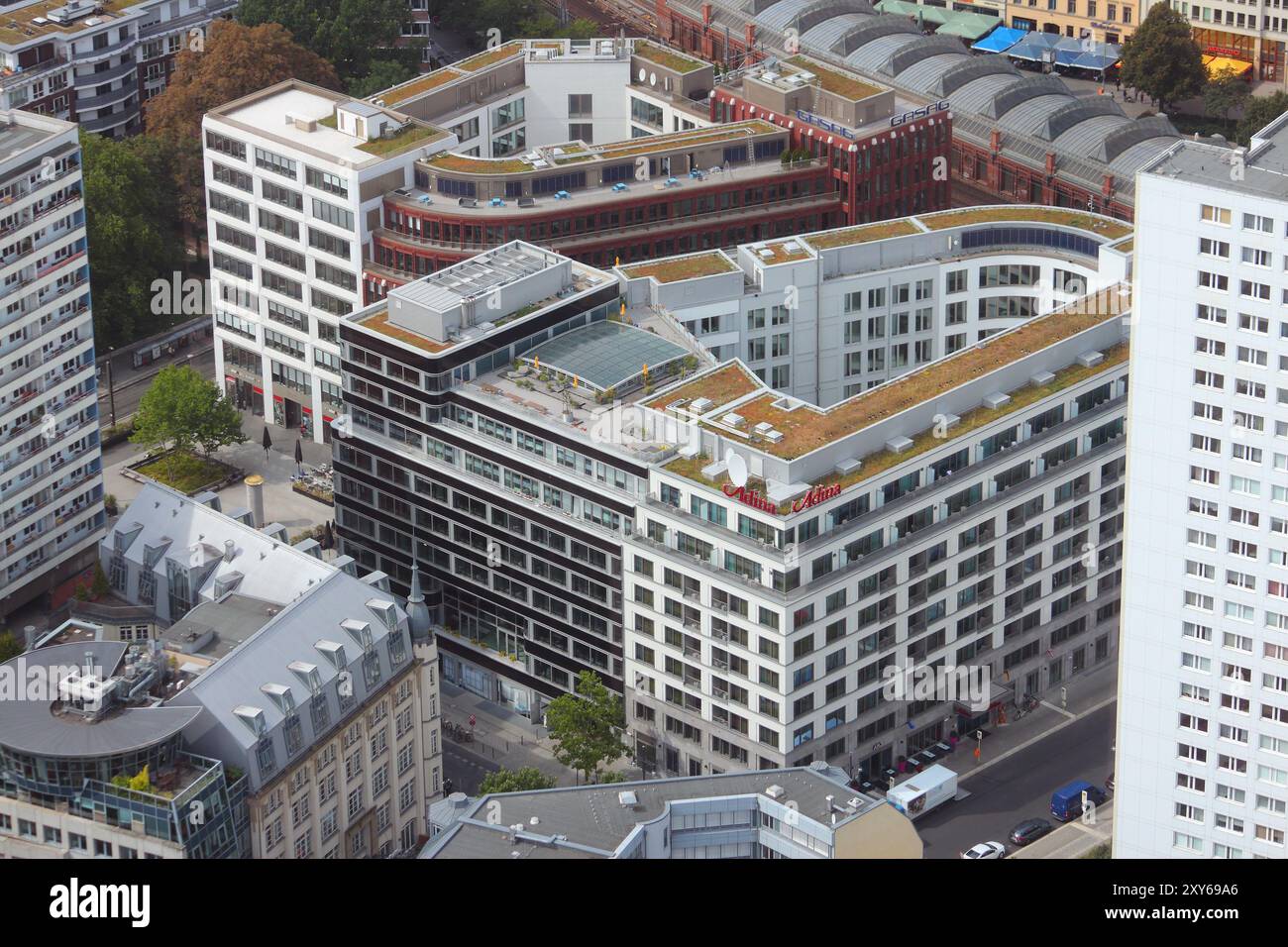 BERLIN, DEUTSCHLAND - 26. AUGUST 2014: Luftansicht der zeitgenössischen Berliner Entwicklung, Hackesches Quartier von SMV. Berlin ist Deutschlands größte Stadt mit p Stockfoto