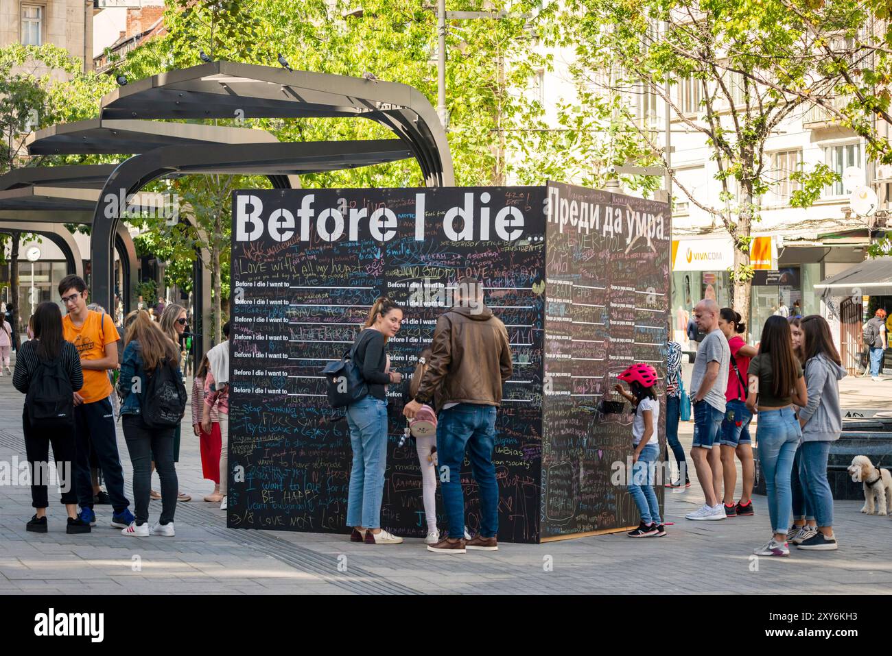 Before I die Tafelwand für ein interaktives Kunstprojekt in Sofia, Bulgarien, im Oktober 2020 Stockfoto
