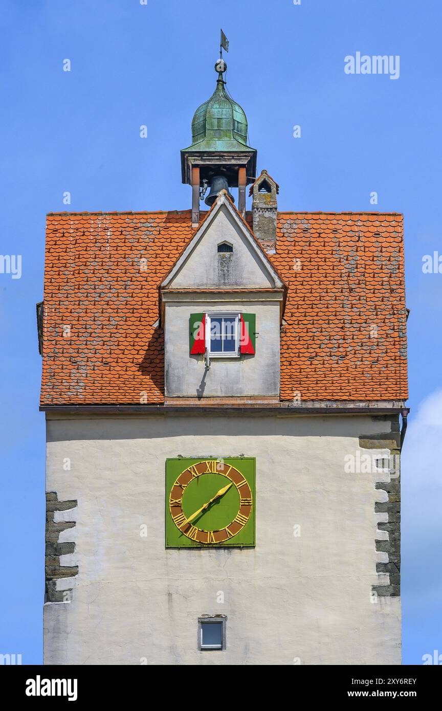 Das Wassertor von 1368 mit Glockenturm und Uhr, Isny, Baden-Württemberg, Deutschland, Europa Stockfoto