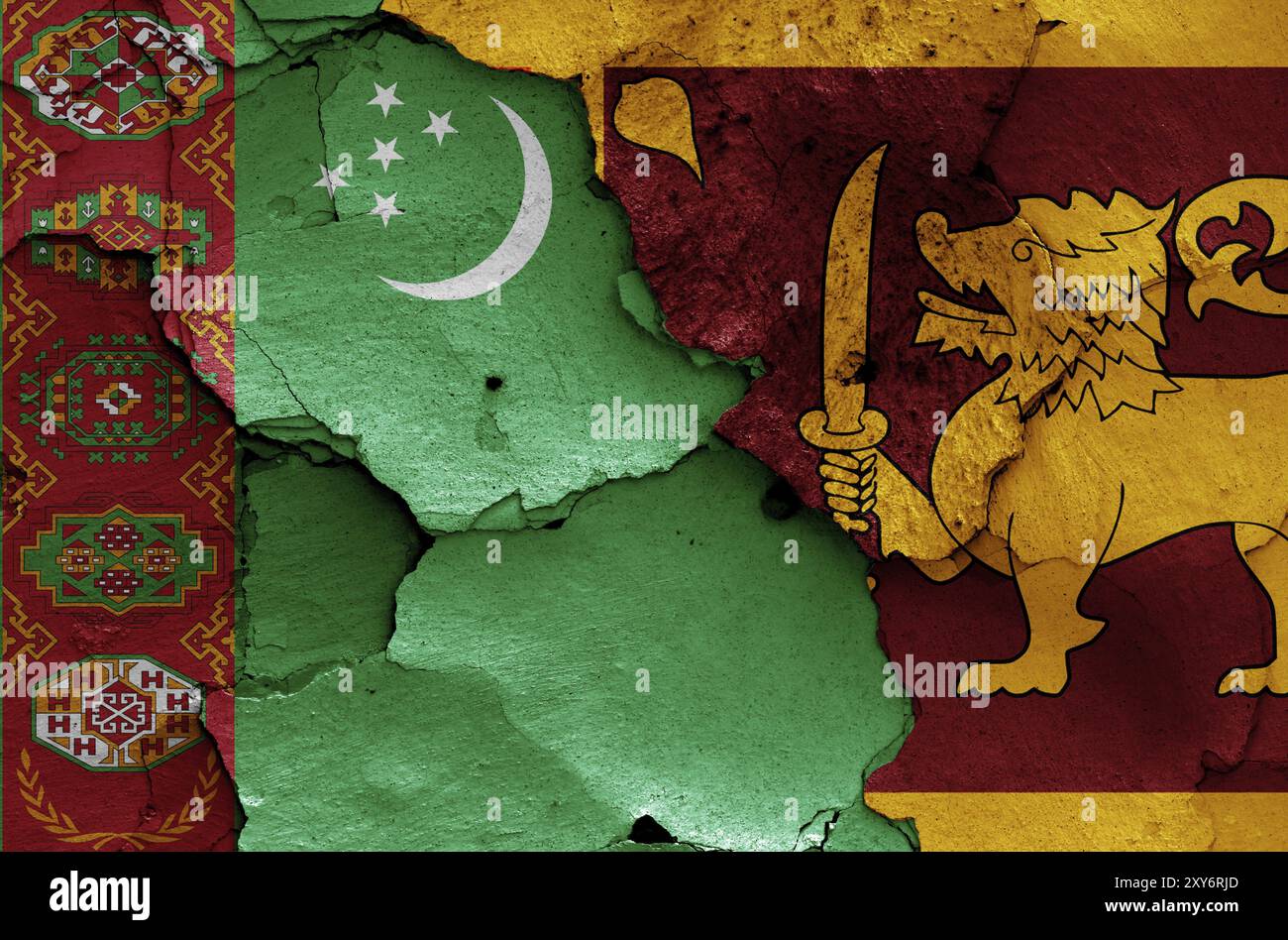 Flaggen von Turkmenistan und Sri Lanka auf rissige Wand gemalt Stockfoto