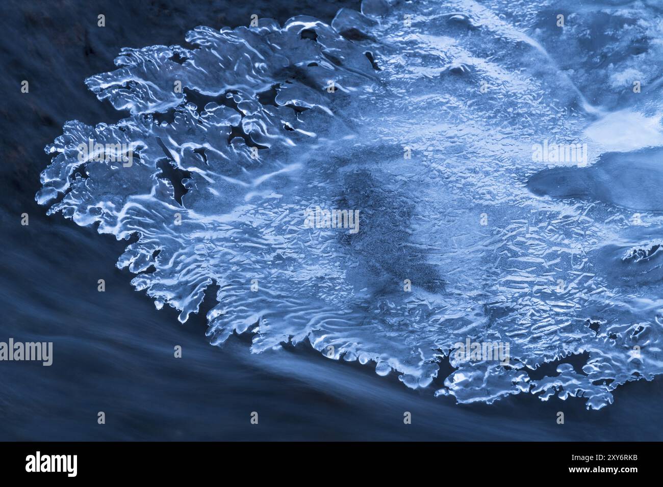 Eisformationen in einem Bach, Dundret Naturrerservat, Gaellivare, Norrbotten, Lappland, Schweden, März 2018, Europa Stockfoto