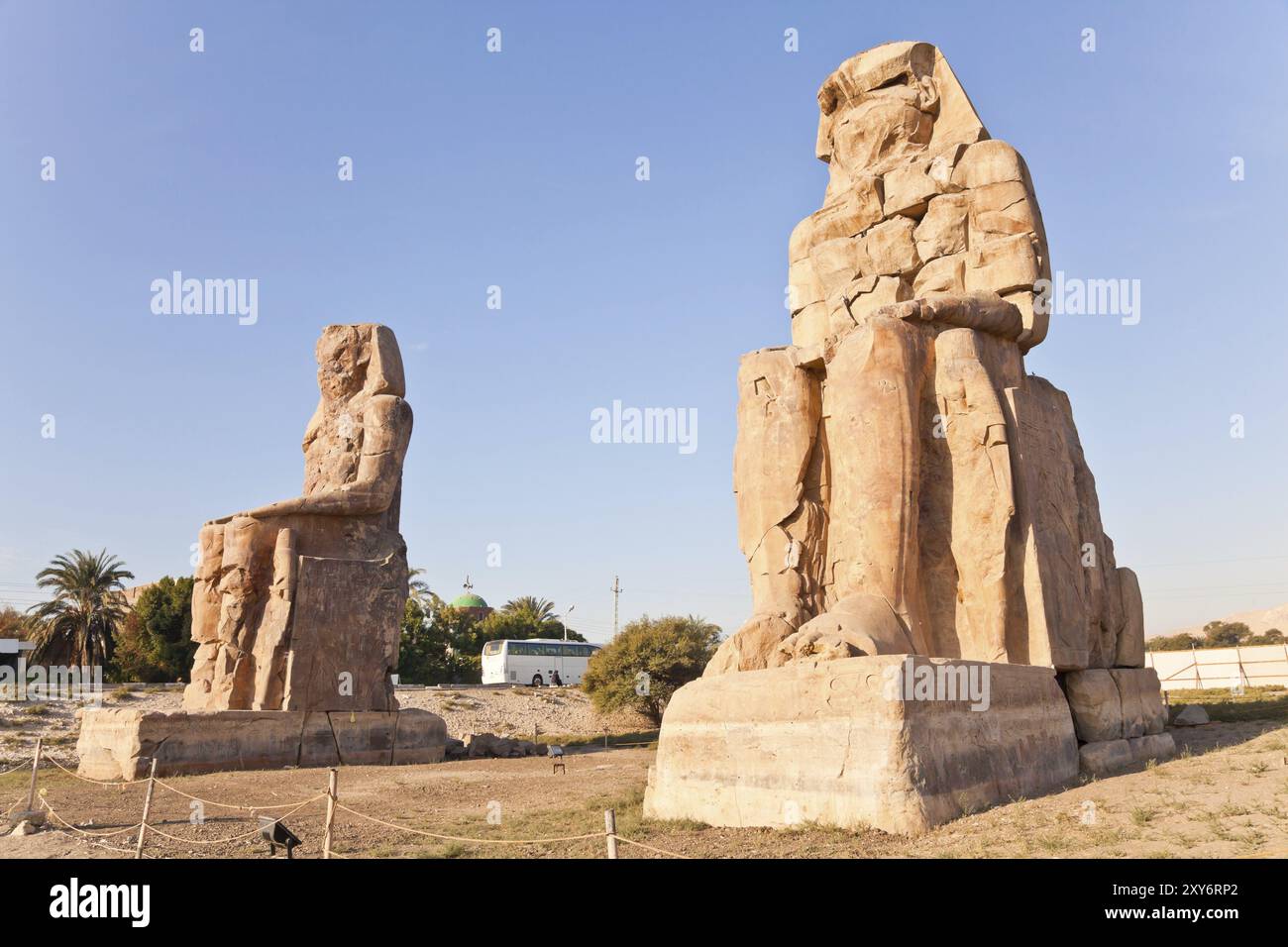 Kolossi memnon in der thebanischen Nekropole in luxor, ägypten Stockfoto