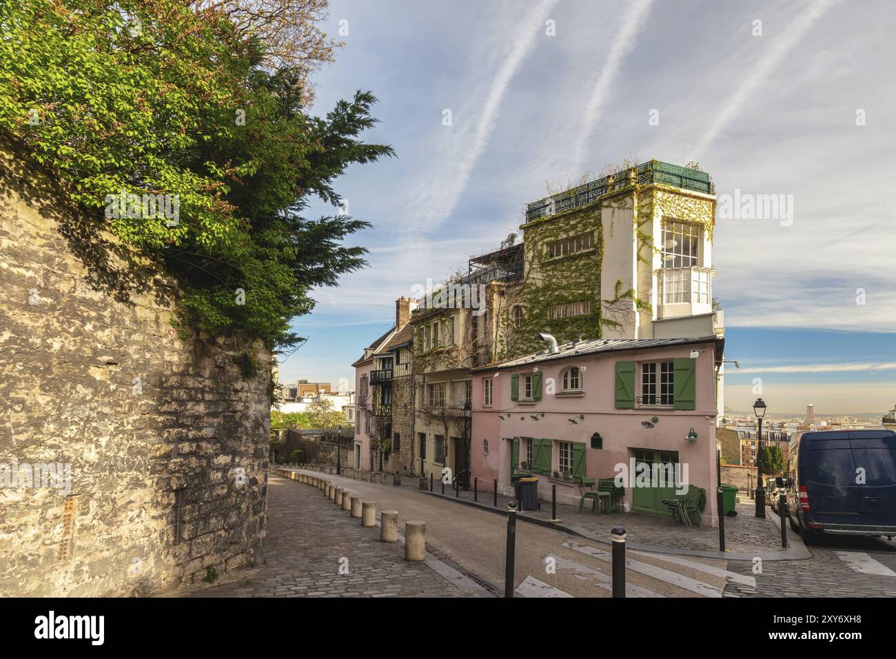 Paris Frankreich City Skyline von schönen Gebäude an Montmartre Straße leer niemand Stockfoto