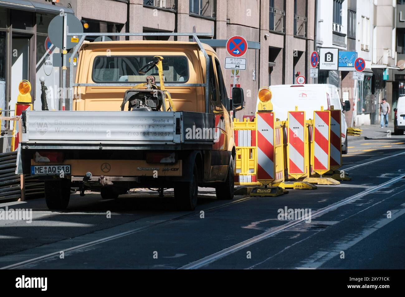 Düsseldorf 28.08.2024 Baustelle Friedrichstraße Kanalbauarbeiten Tiefbauarbeiten Versorgungsrohre Fernwärme Fernwärmeleitungen Gasleitungen Wasserrohre Mischwasserkanal Düsseldorf Nordrhein-Westfalen Deutschland *** Düsseldorf 28 08 2024 Baustelle Friedrichstraße Kanalbauarbeiten Tiefbauarbeiten Versorgungsleitungen Fernwärme Fernwärmeleitungen Gasleitungen Wasserleitungen Wasserrohre Wasserrohre Wasserrohre kombinierte Kanalisation Düsseldorf Nordrhein-Westfalen Deutschland Stockfoto