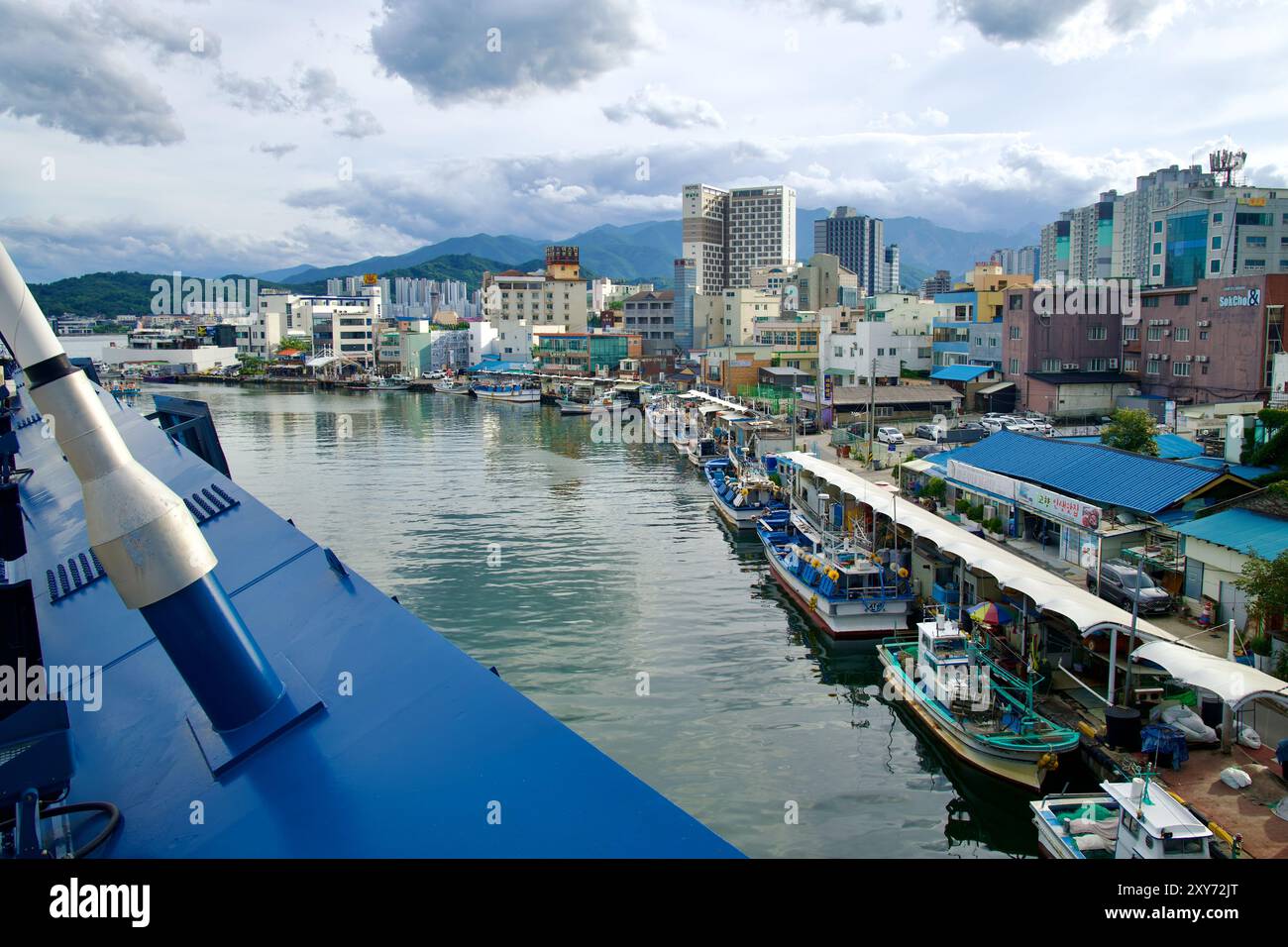 Sokcho, Korea, Hafen, Fischerboote, Stadtlandschaft, Korea Hafen, Sokcho Hafen, Wasser, Uferpromenade, Urban, Skyline, Boote, Angeln, Hafen von Sokcho, Abai Stockfoto