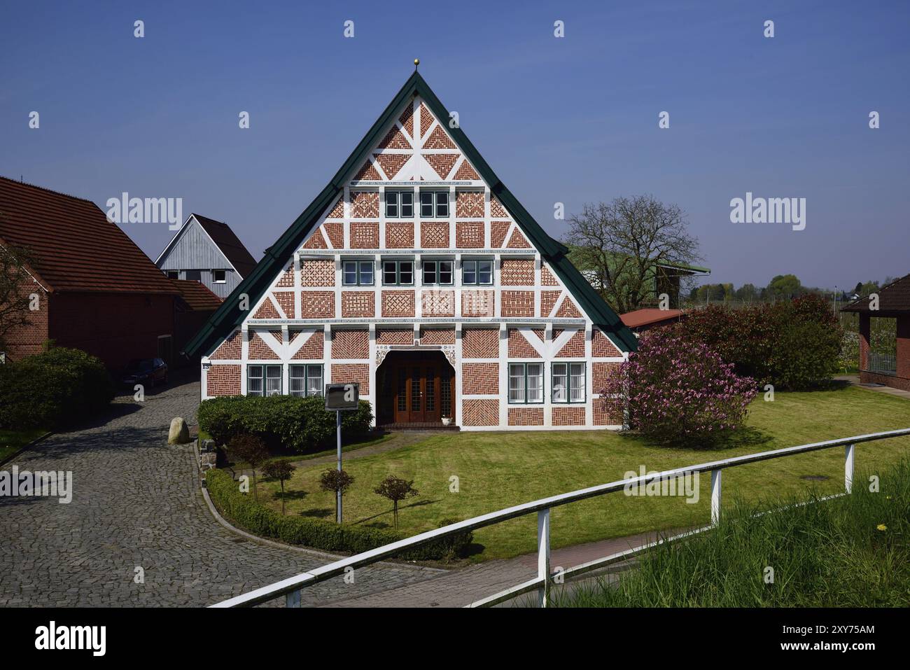 Europa, Deutschland, Niedersachsen, altes Land bei Hamburg, Steinkirchen an der Luehe, altes Fachwerkbauernhaus, künstlerisches Ziegelwerk des Fachwerkwerks Stockfoto