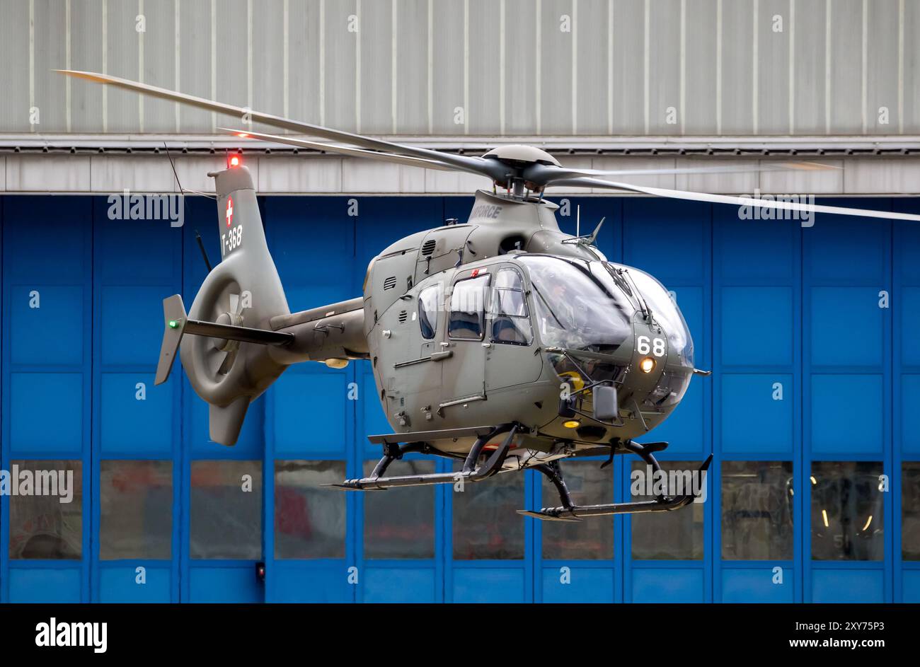 Schweizer Luftwaffe Eurocopter EC635 Hubschrauber vom Flugplatz Alpnach. Alpnach, Schweiz - 27. Februar 2024 Stockfoto