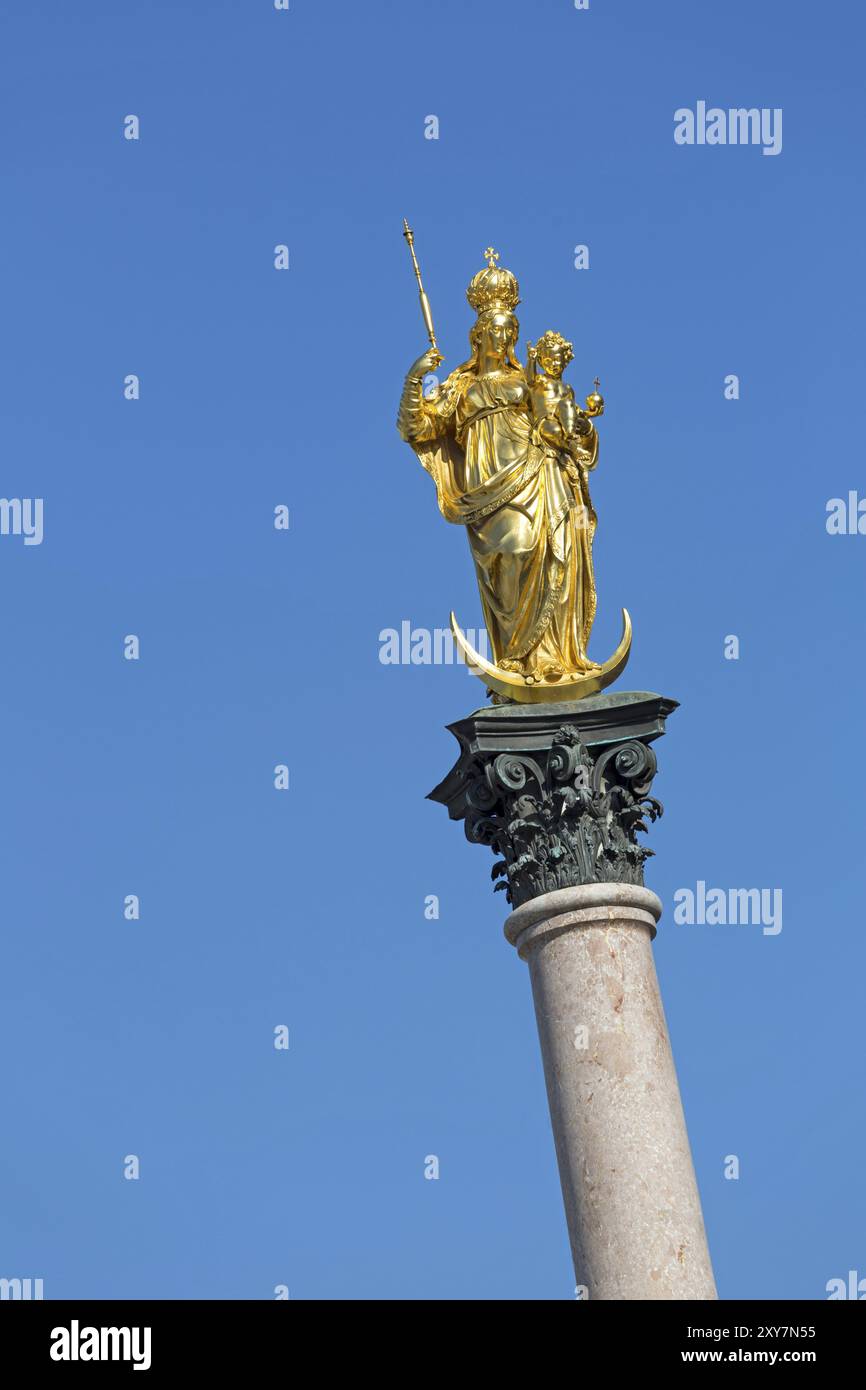 Mariensäule mit Marienstatue am Marienplatz München Stockfoto