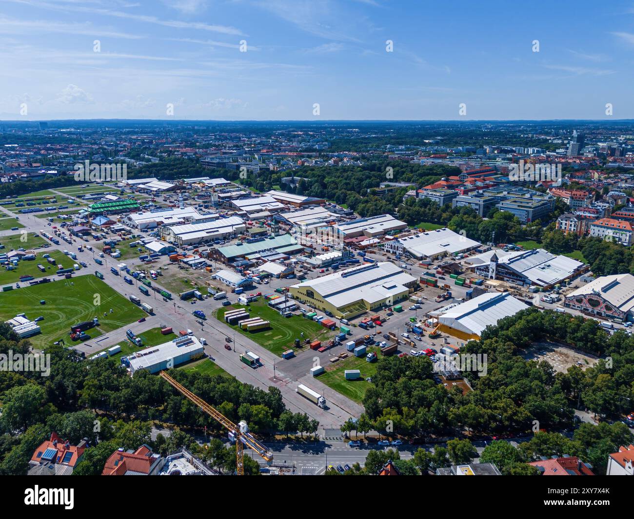 MÜNCHEN, DEUTSCHLAND - 28. AUGUST: Einrichtung des jährlichen Oktoberfestes in München am 28. August 2024 Stockfoto