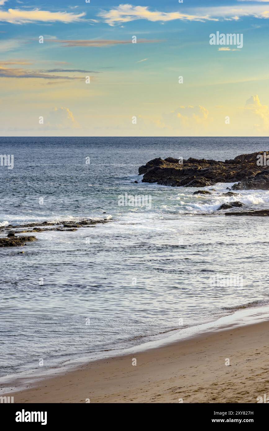 Sonnenuntergang und Horizont-Linie bei All Saints Bay in der Stadt Salvador, Bahia Stockfoto