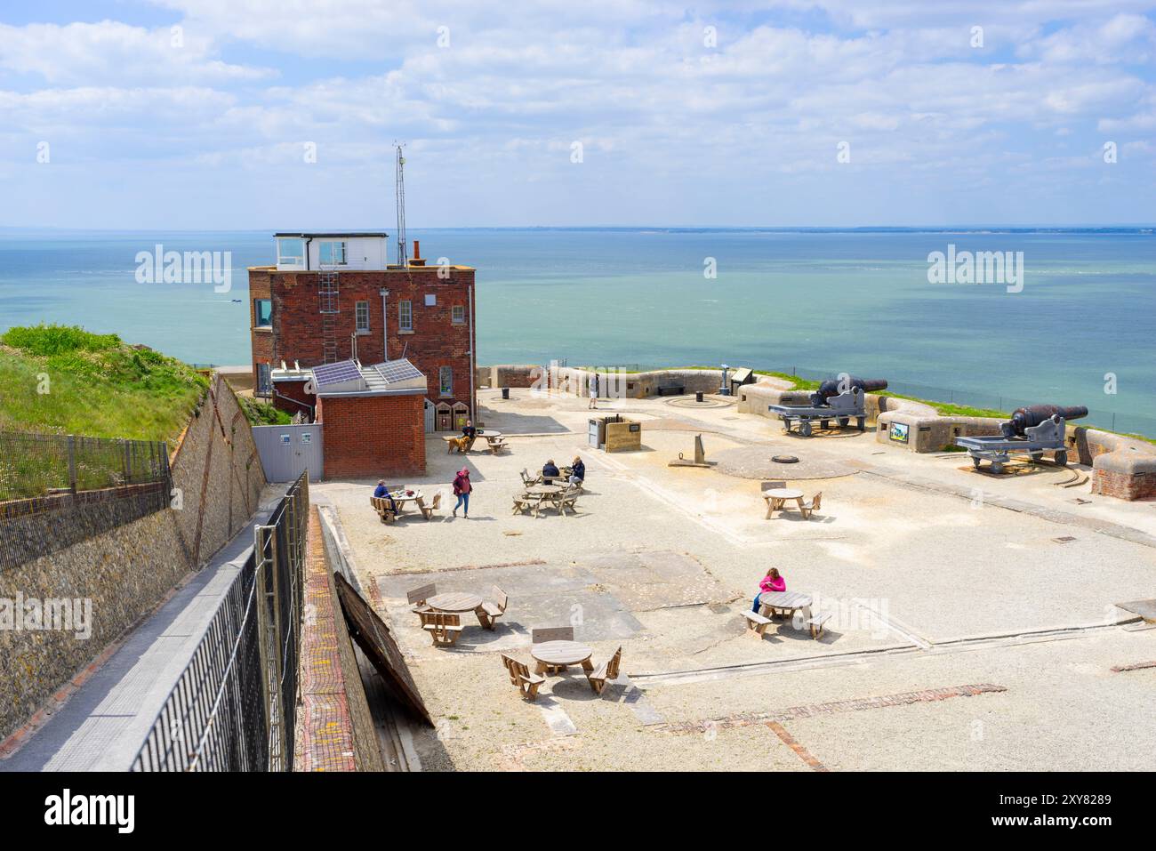 The Needles Old Battery Isle of Wight UK - Parade Ground and the Gun Emplacement Old Needles Battery The Needles Isle of Wight England UK GB Europe Stockfoto