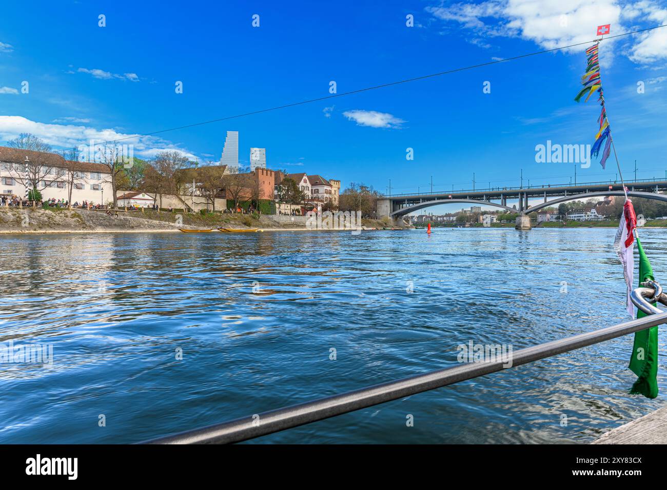 Münster Ferry 'Leu', Reaction Ferry nutzt die Strömung des Rheins, um das Boot zu überqueren. Das einfache Kabel befindet sich hoch über dem Fluss. Stockfoto