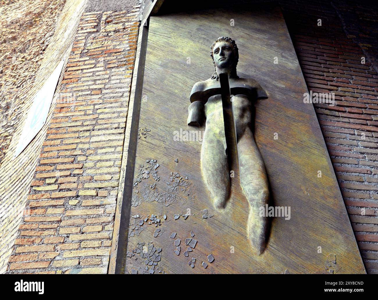 Märtyrer, Figur von der Eingangstür zur Basilika, Werk von Igor Mitorei Stockfoto