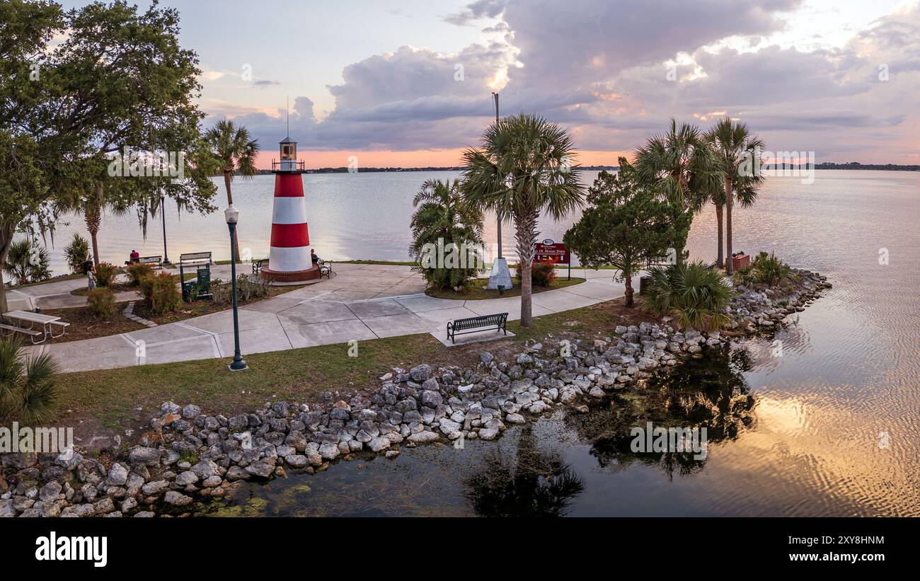 Foto des Mount Dora Lighthouse, Mt. Dora, Florida, USA. Nördlich von Orlando, FL. Mai 2023. Stockfoto