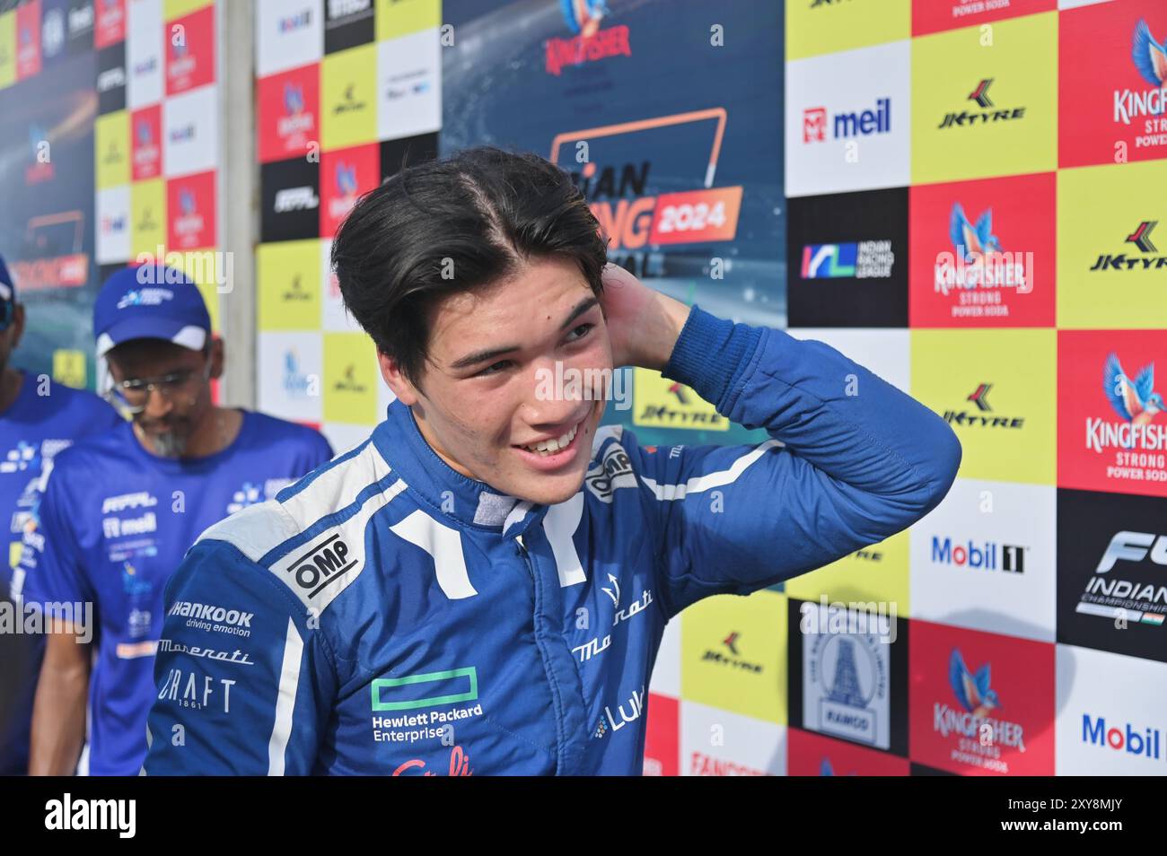 „Chennai, INDIEN. August 2024. Hugh Barter von Godspeed Kochi feiert seinen Sieg im dritten Rennen der ersten Runde der indischen F4-Meisterschaft in Chennai, INDI Stockfoto