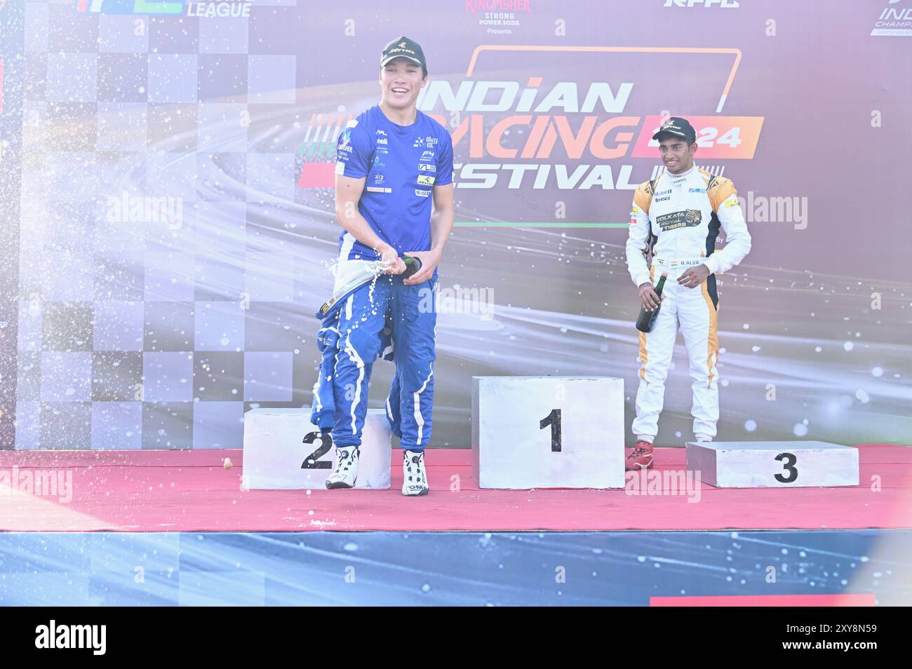 „Chennai, INDIEN. August 2024. Hugh Barter von Godspeed Kochi feiert seinen Sieg im dritten Rennen der ersten Runde der indischen F4-Meisterschaft in Chennai, INDI Stockfoto