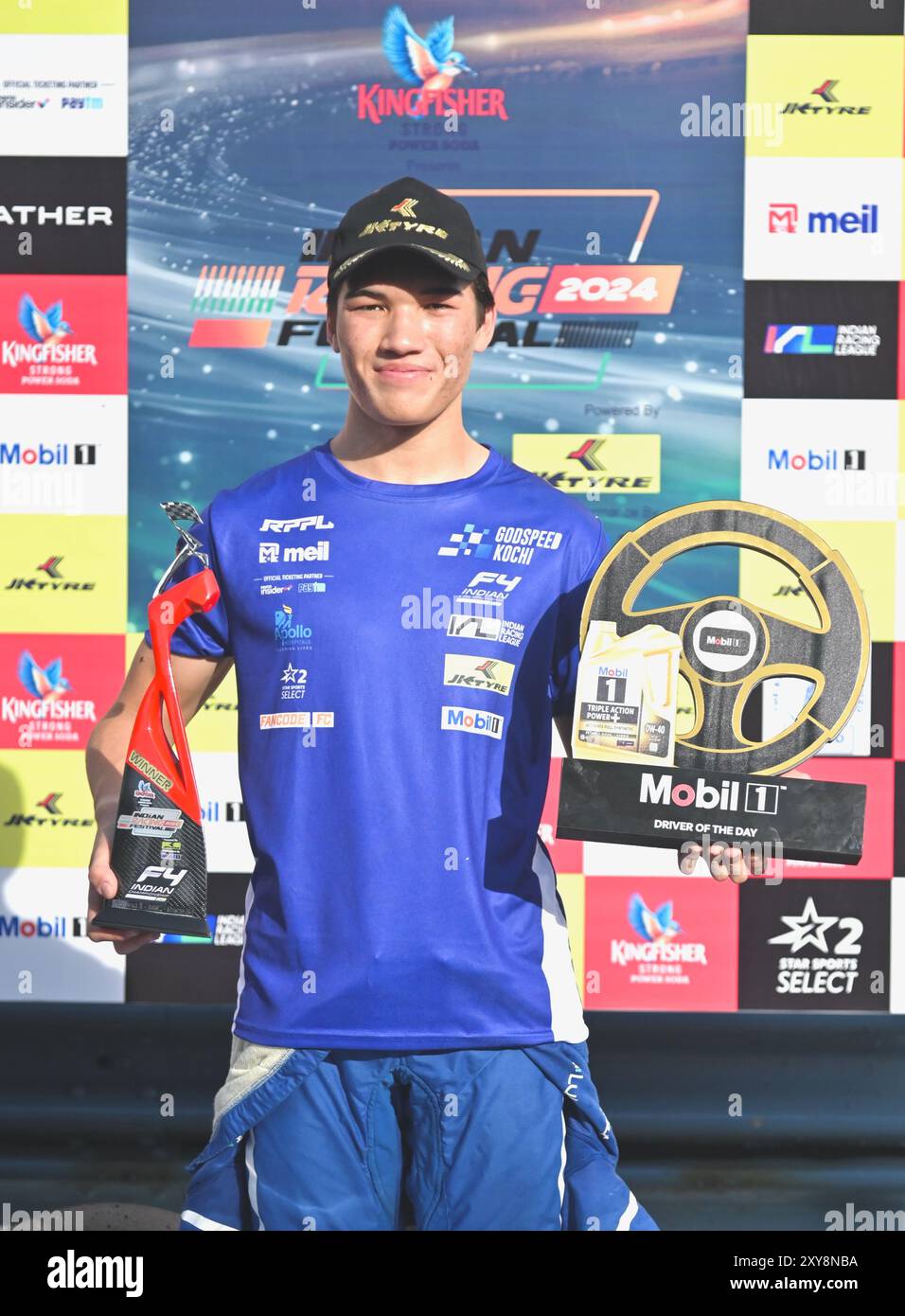 „Chennai, INDIEN. August 2024. Hugh Barter von Godspeed Kochi feiert seinen Sieg im dritten Rennen der ersten Runde der indischen F4-Meisterschaft in Chennai, INDI Stockfoto