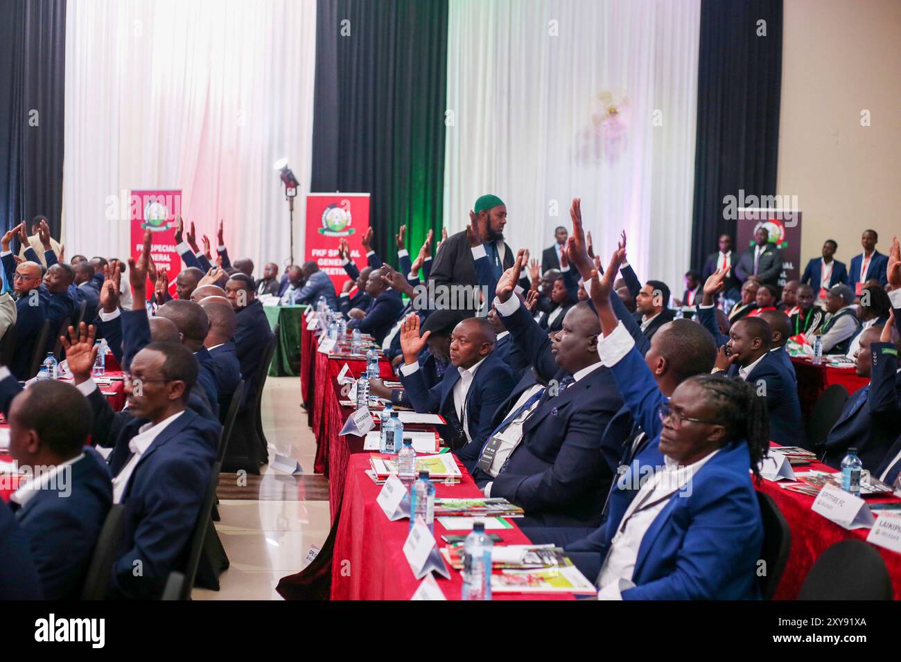 Delegierte der Football Kenya Federation während der Sonderversammlung am 24. August 2024 im Sports View Hotel. Foto/CHRIS OMOLLO Stockfoto