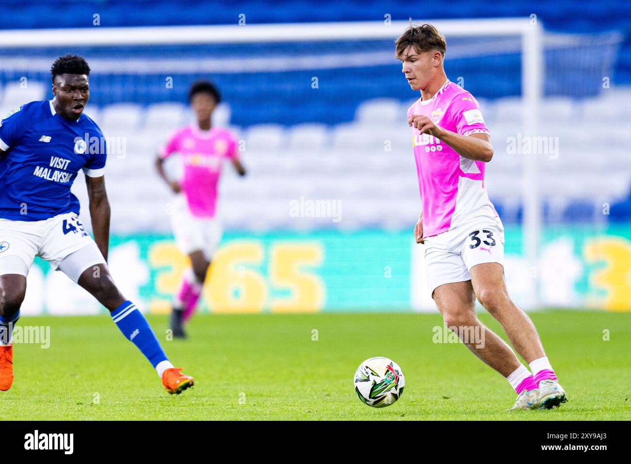 Cardiff, Großbritannien. August 2024. Tyler Dibling aus Southampton in Aktion. Spiel der 2. Runde des Carabao Cup EFL Cup, Cardiff City gegen Southampton im Cardiff City Stadium in Cardiff, Wales am Mittwoch, 28. August 2024. Dieses Bild darf nur für redaktionelle Zwecke verwendet werden. Nur redaktionelle Verwendung, Bild von Lewis Mitchell/Andrew Orchard Sportfotografie/Alamy Live News Credit: Andrew Orchard Sportfotografie/Alamy Live News Stockfoto