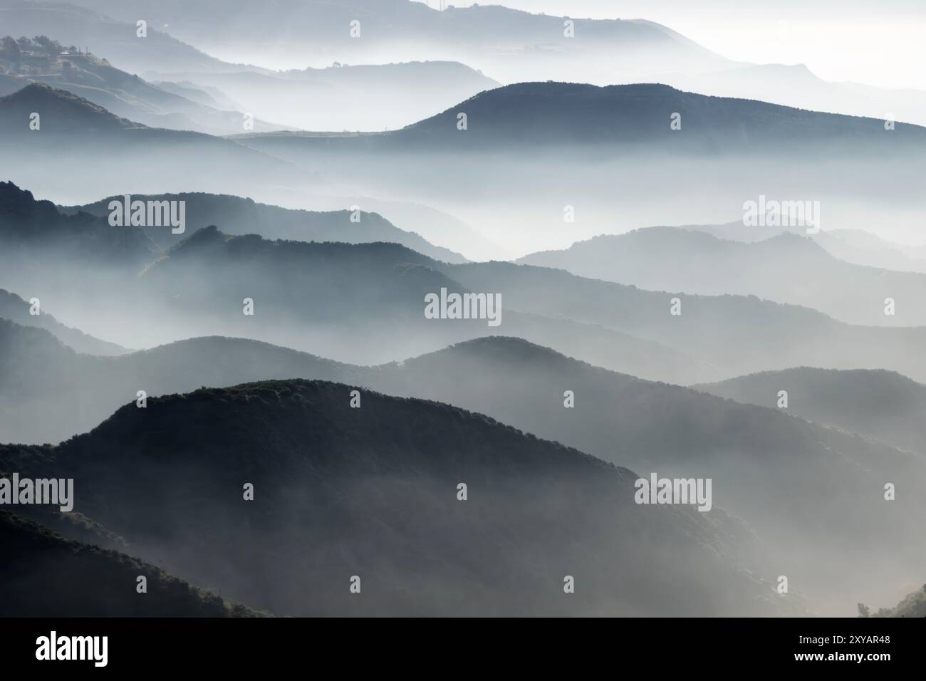 Misty Mountain Canyon Ridge nahe Porter Ranch und Chatsworth in Los Angeles, Kalifornien. Stockfoto