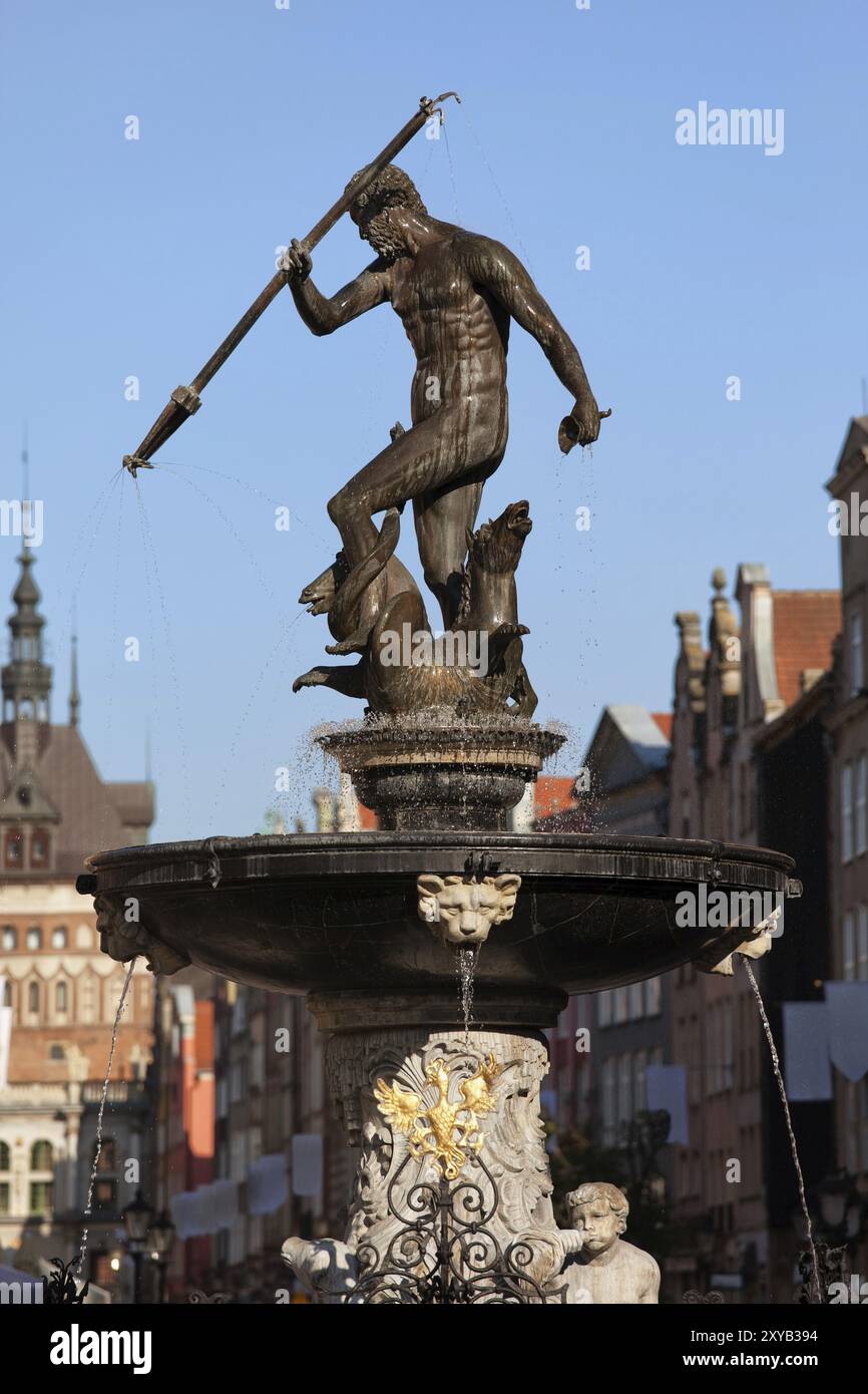 Neptunbrunnen (Fontanna Neptuna) in Danzig, Polen. Gott des Meeres Statue, aus Bronze 1615 gegossen Stockfoto