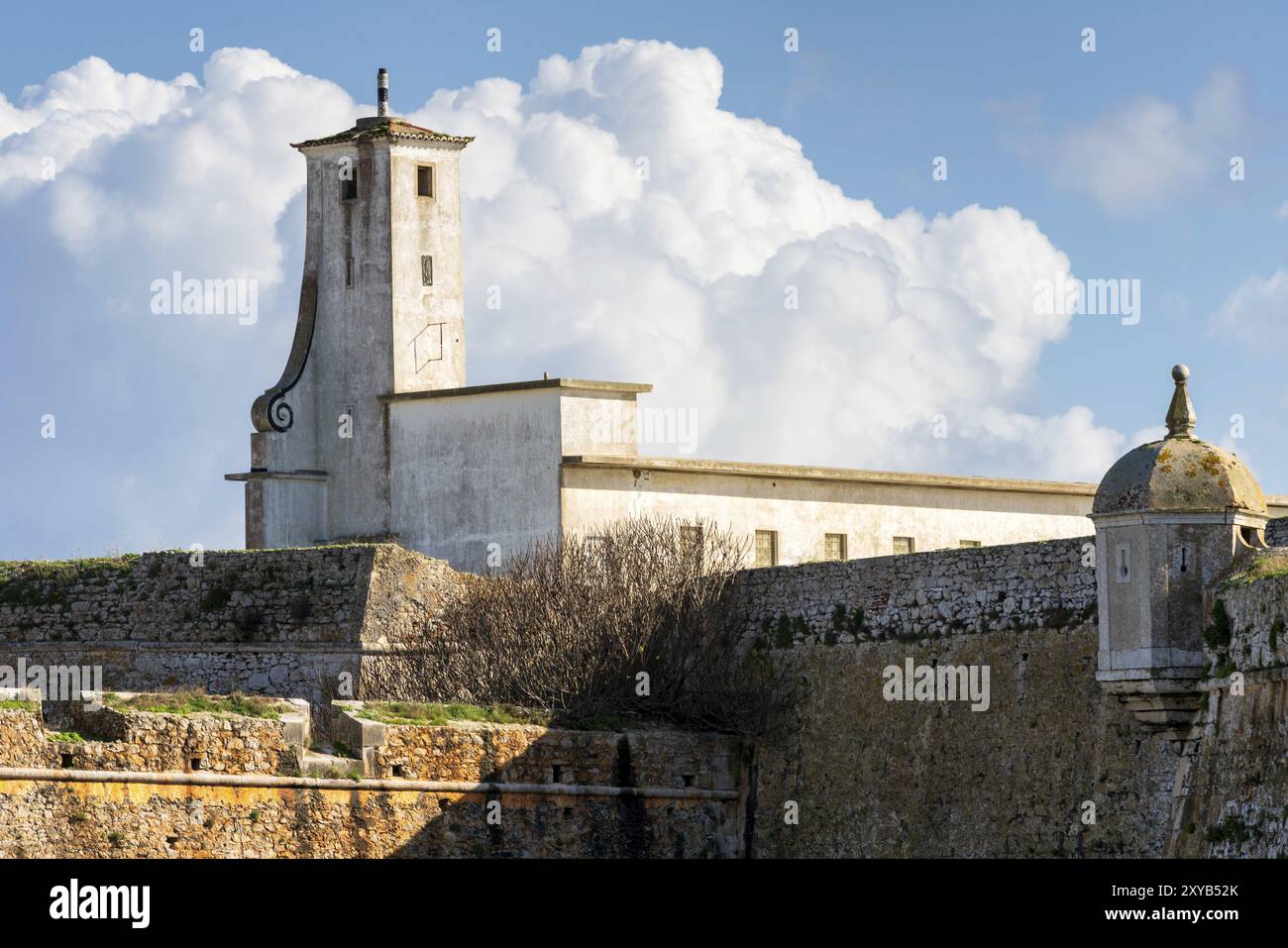 Peniche Festung mit schönen historischen weißen Gebäude und Mauern, in Portugal Stockfoto