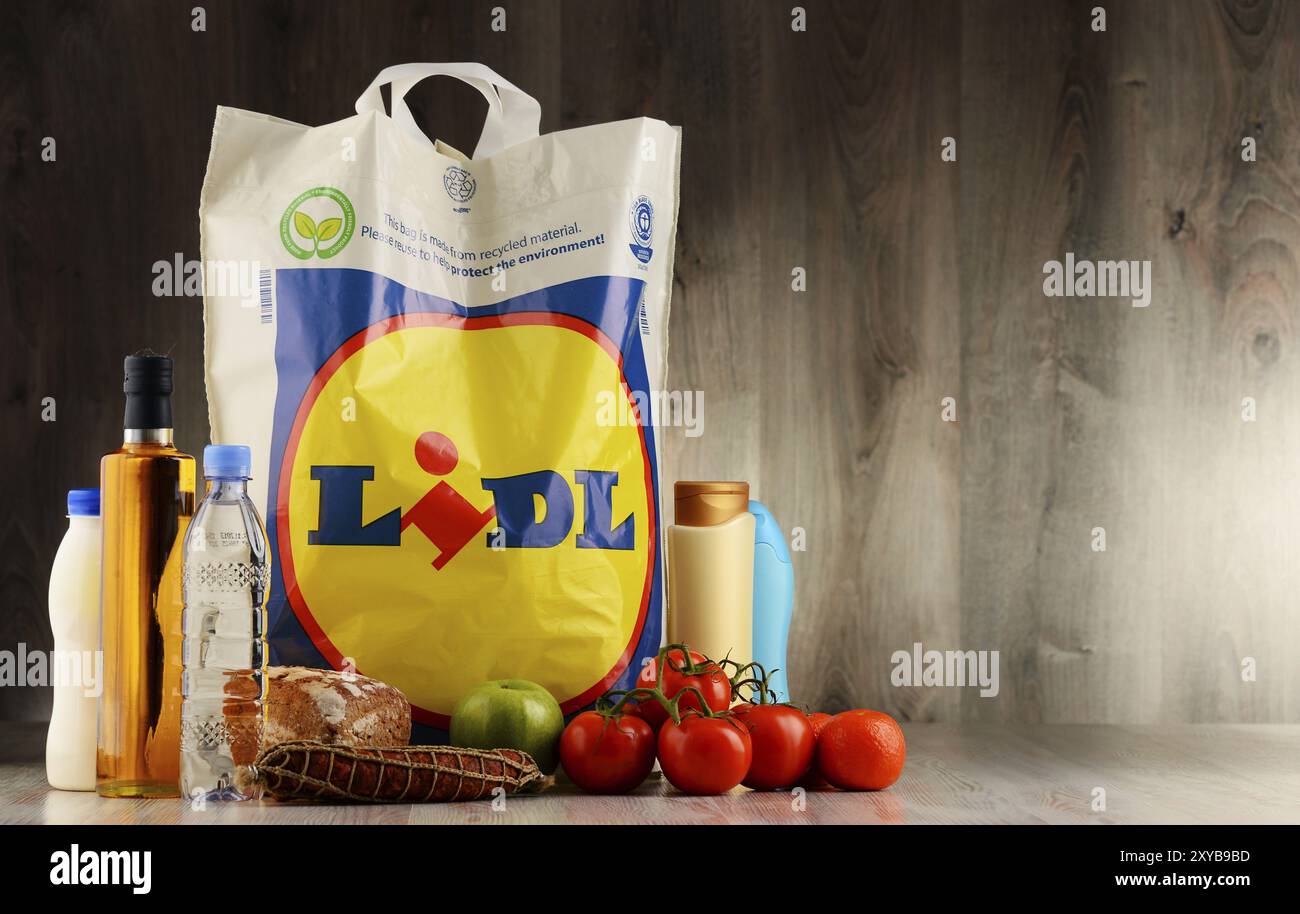 Lidl ist eine deutsche Discounter-Supermarktkette mit Sitz in Neckarsulm, Deutschland, die über 000 Filialen in ganz Europa betreibt, die Teil der Holding S sind Stockfoto