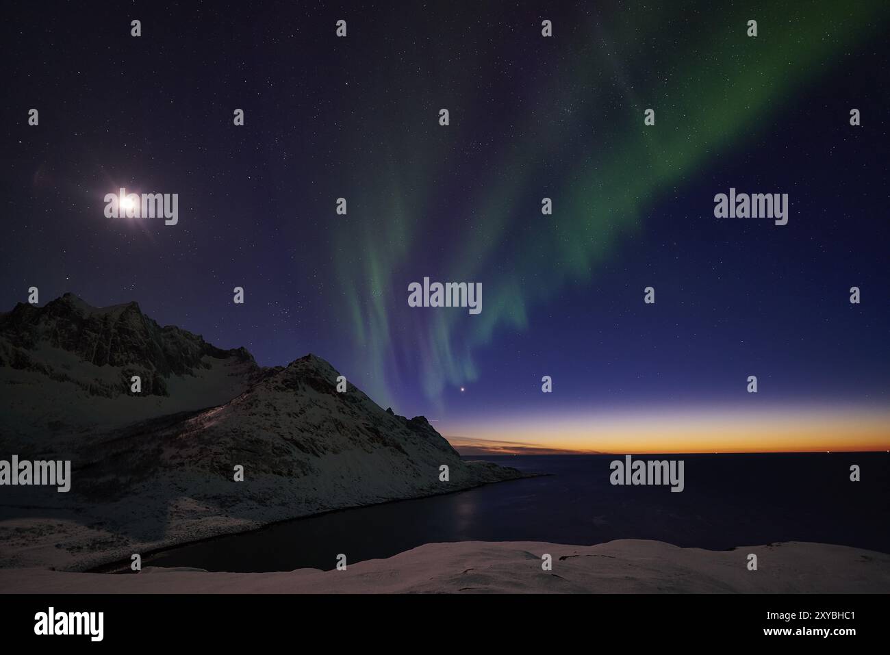 Nordlichter (Aurora borealis), Mefjorden, Senja, Troms Fylke, Norwegen, März 2015, Europa Stockfoto