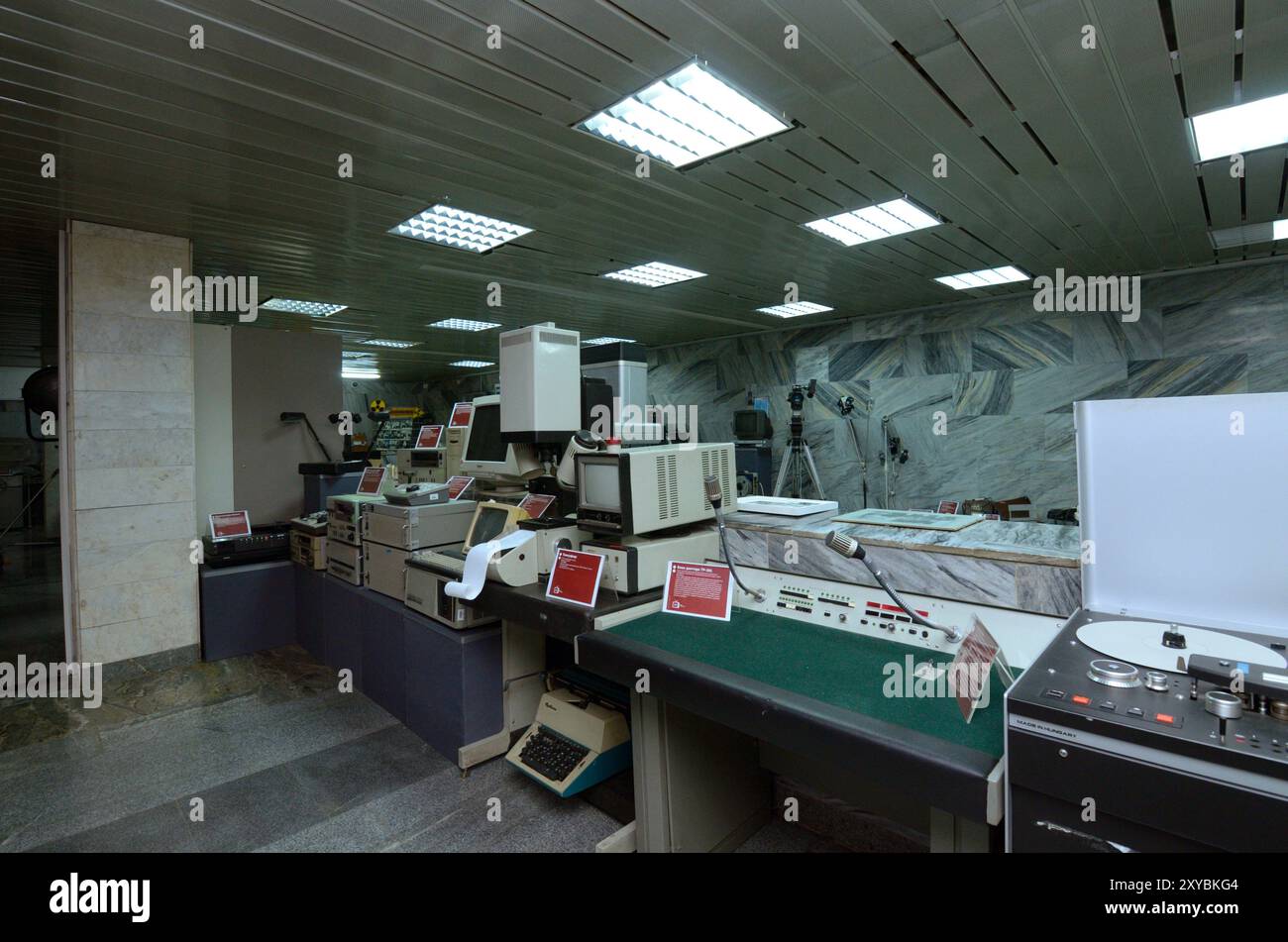 Im Museumsraum und im Innenraum befinden sich Exponate aus den 1950er-60er-Jahren. Museum für Fernsehgeschichte. November 2020. Kiew, Ukraine Stockfoto