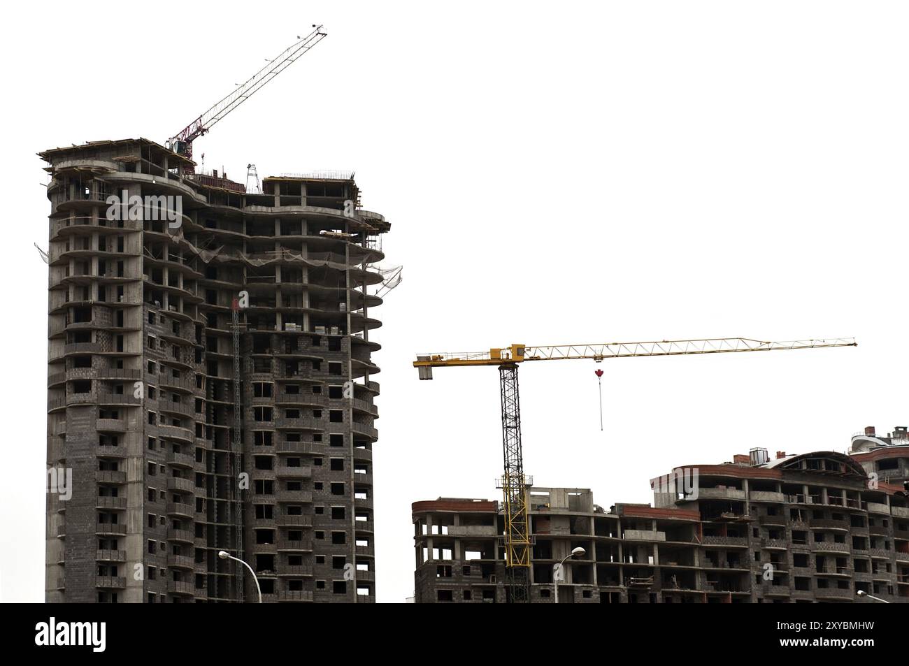 Außenbau und Kräne auf weiß, Baustelle in Minsk Weißrussland Stockfoto