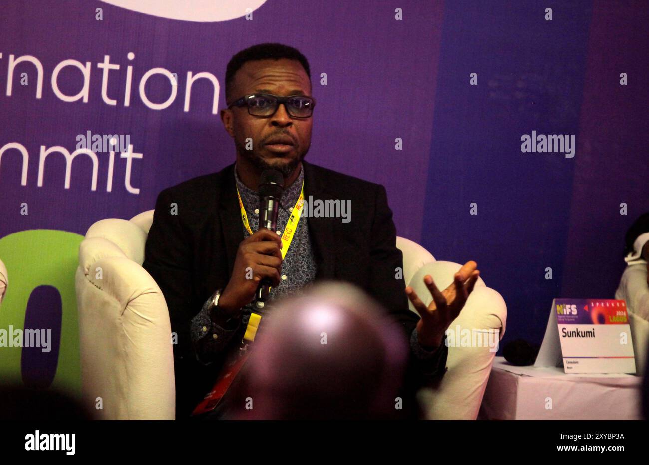 Ikeja, Nigeria. August 2024. Tolu Ajayi, Filmregisseur bei Ebony Life und Panelmitglied, antwortet auf Kommentare während der British Council Film Lab Africa Session beim Nigerian International Film and TV Summit, der am 28. August 2024 im Legend Hotel in Ikeja, Lagos, Nigeria stattfand. (Foto von Adekunle Ajayi)0 Credit: NurPhoto SRL/Alamy Live News Stockfoto