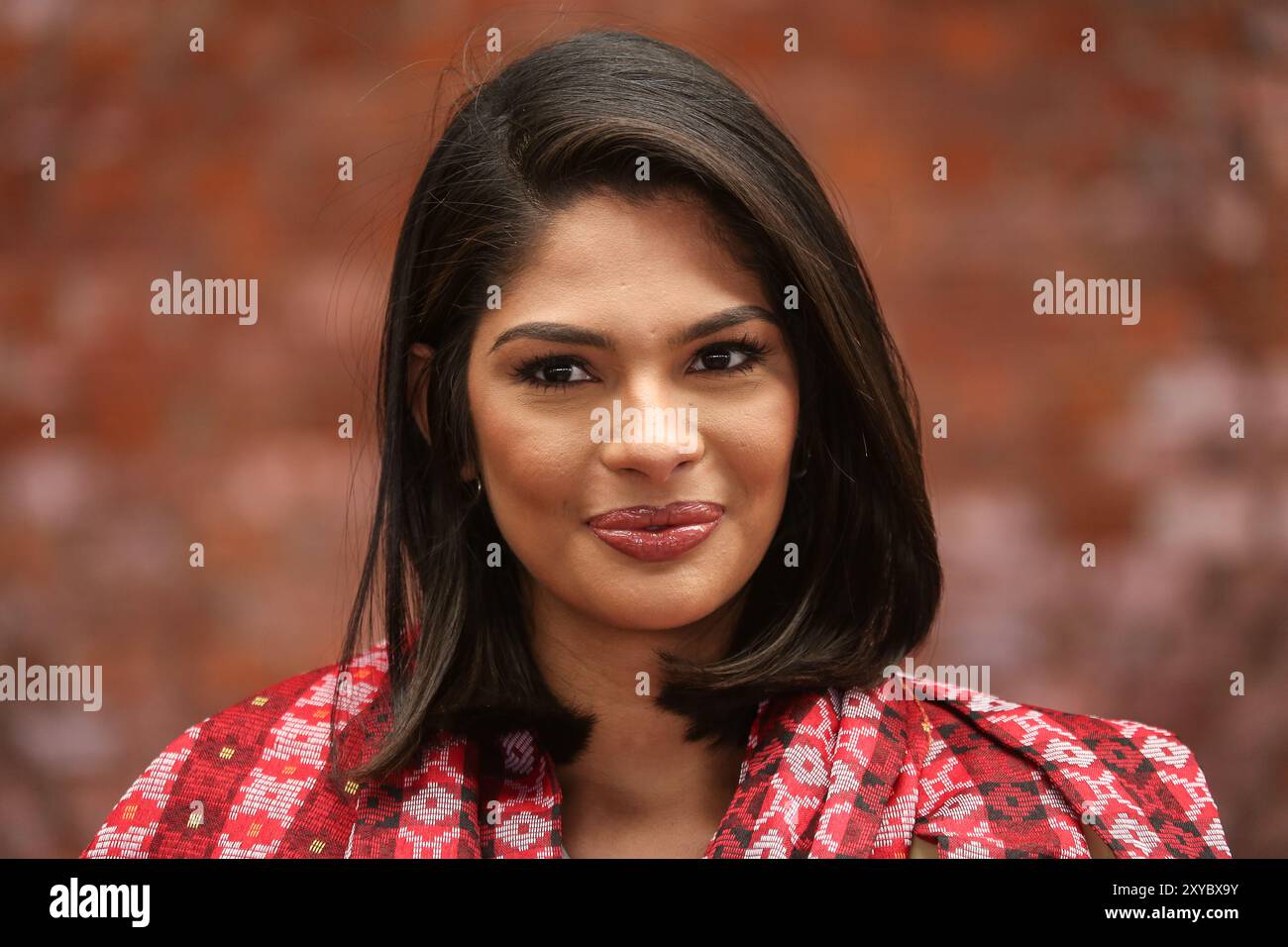 Kathmandu, Nepal. August 2024. Miss Universe 2023 Sheynnis Palacios kommt am 29. August 2024 am Tribhuvan International Airport in Kathmandu an. Sie ist die erste Nicaraguanerin, die Miss Universe gewonnen hat. (Foto: Sanjit Pariyar/NurPhoto) Credit: NurPhoto SRL/Alamy Live News Stockfoto