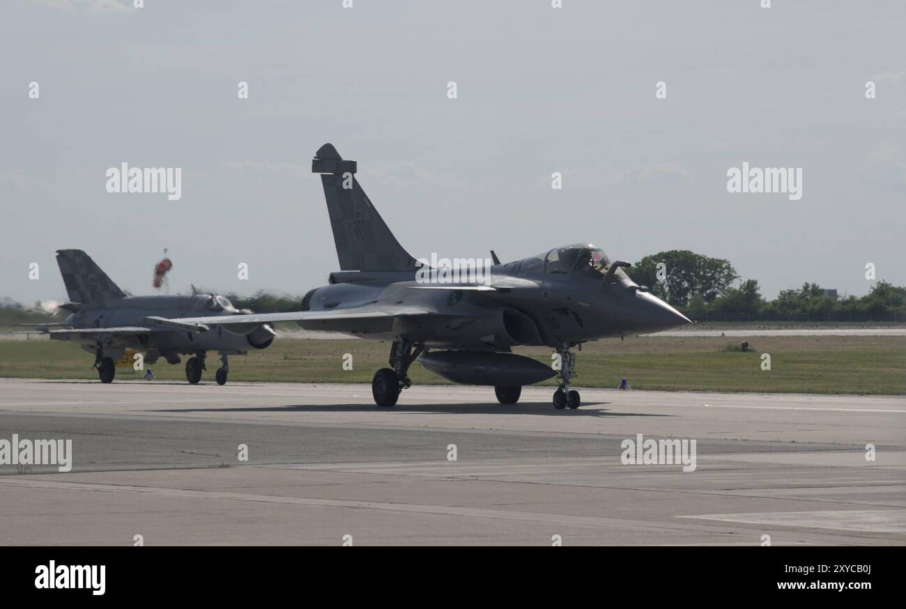 Die kroatische Luftwaffe Rafale C und MIG-21 Stockfoto