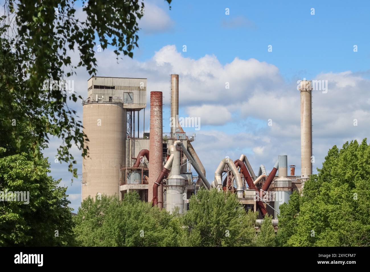 Eine alte Fabrik in Finnland. Die von Karl Forsström gegründete Kalkfabrik Virkkala wurde 1994 geschlossen. Heute sind kleine Unternehmen auf dem Gelände tätig. Stockfoto