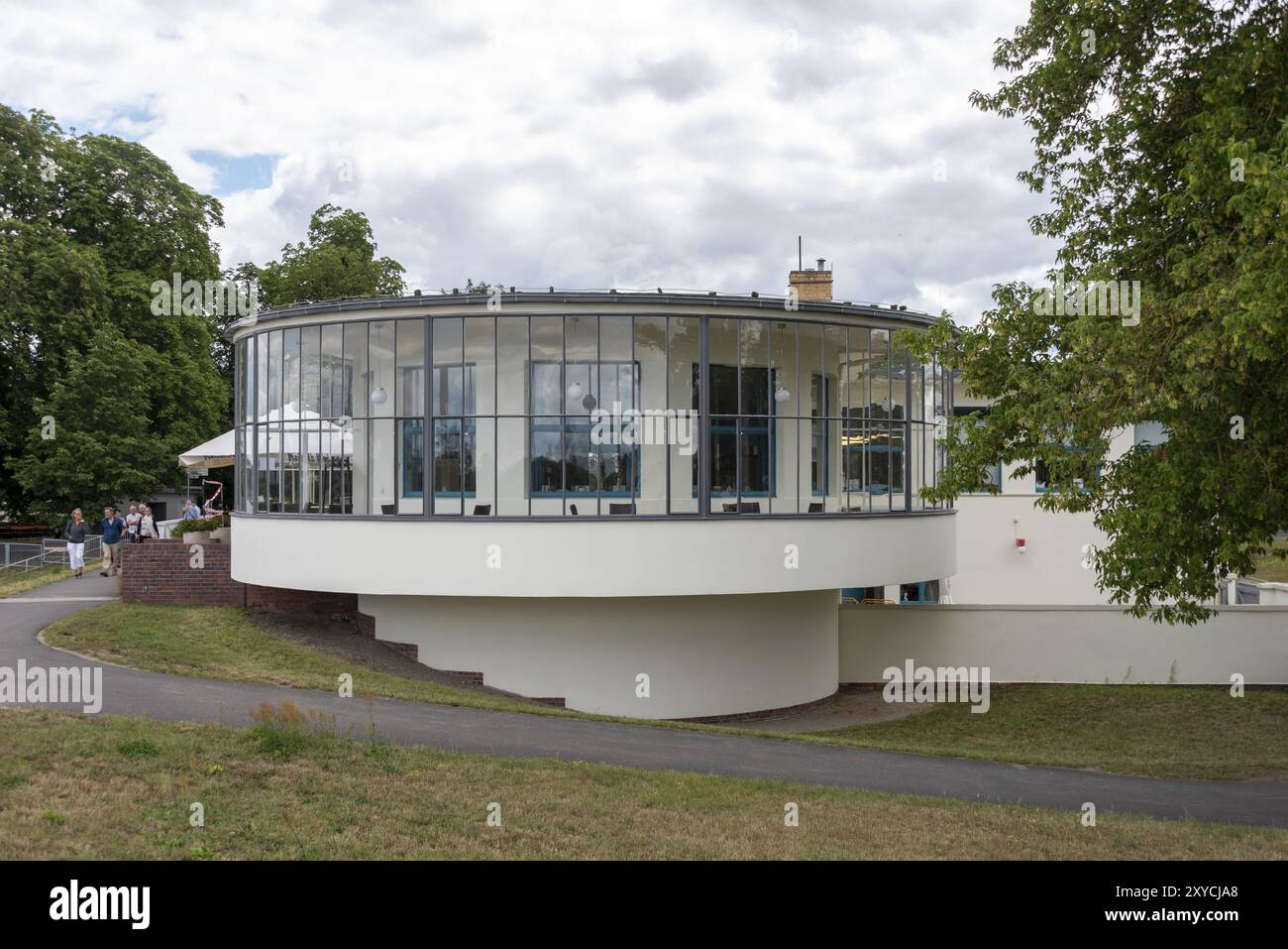 Kornhaus, denkmalgeschütztes Restaurant an der Elbe, Bauhausstil, Dessau-Rosslau, Sachsen-Anhalt, Deutschland, Europa Stockfoto