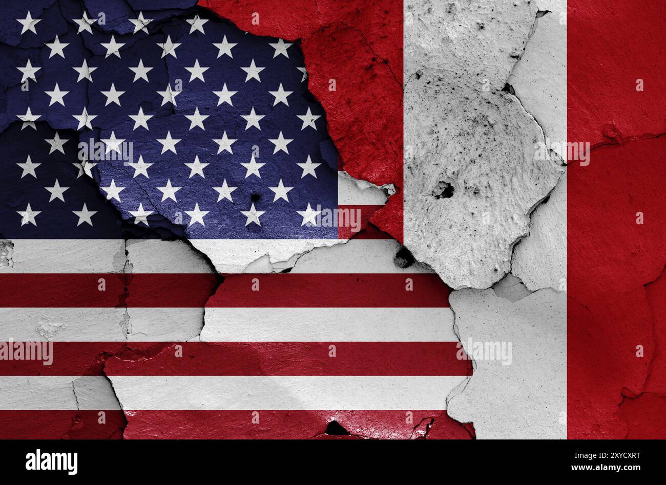 Fahnen von USA und Peru auf gerissene Wand gemalt Stockfoto