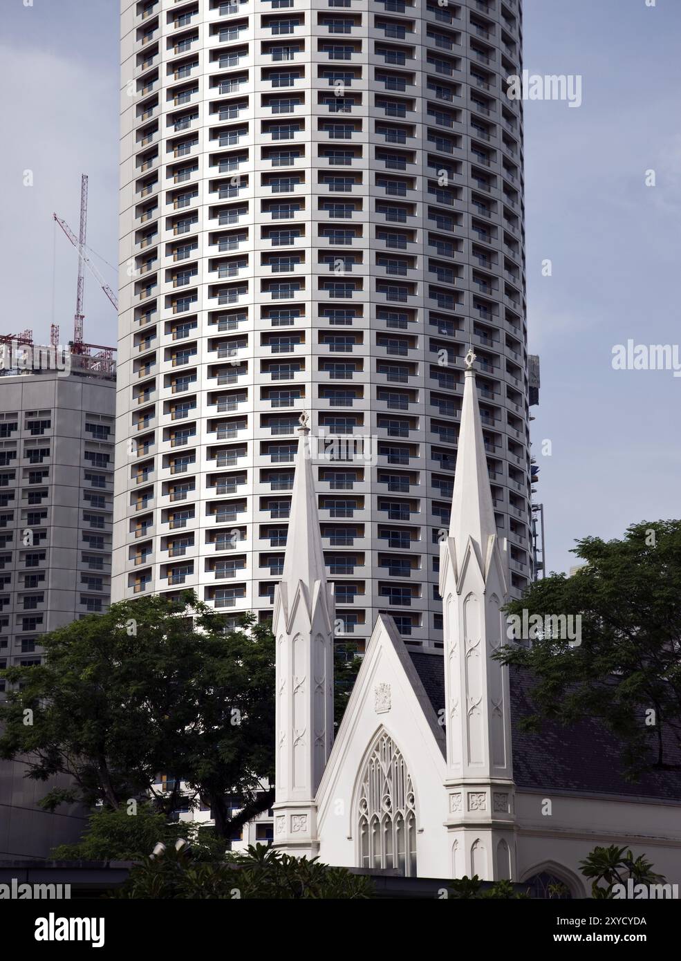 Kolonialstil trifft moderne Architektur in Singapur Stockfoto