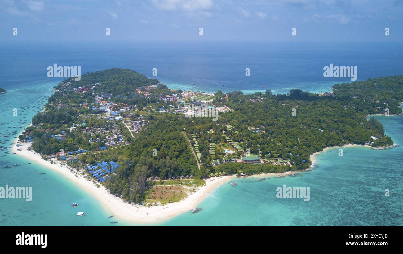 Hohe Antenne Übersicht der gesamten tropischen der thailändischen Insel Ko Lipe und Andman Meer in Thailand Stockfoto