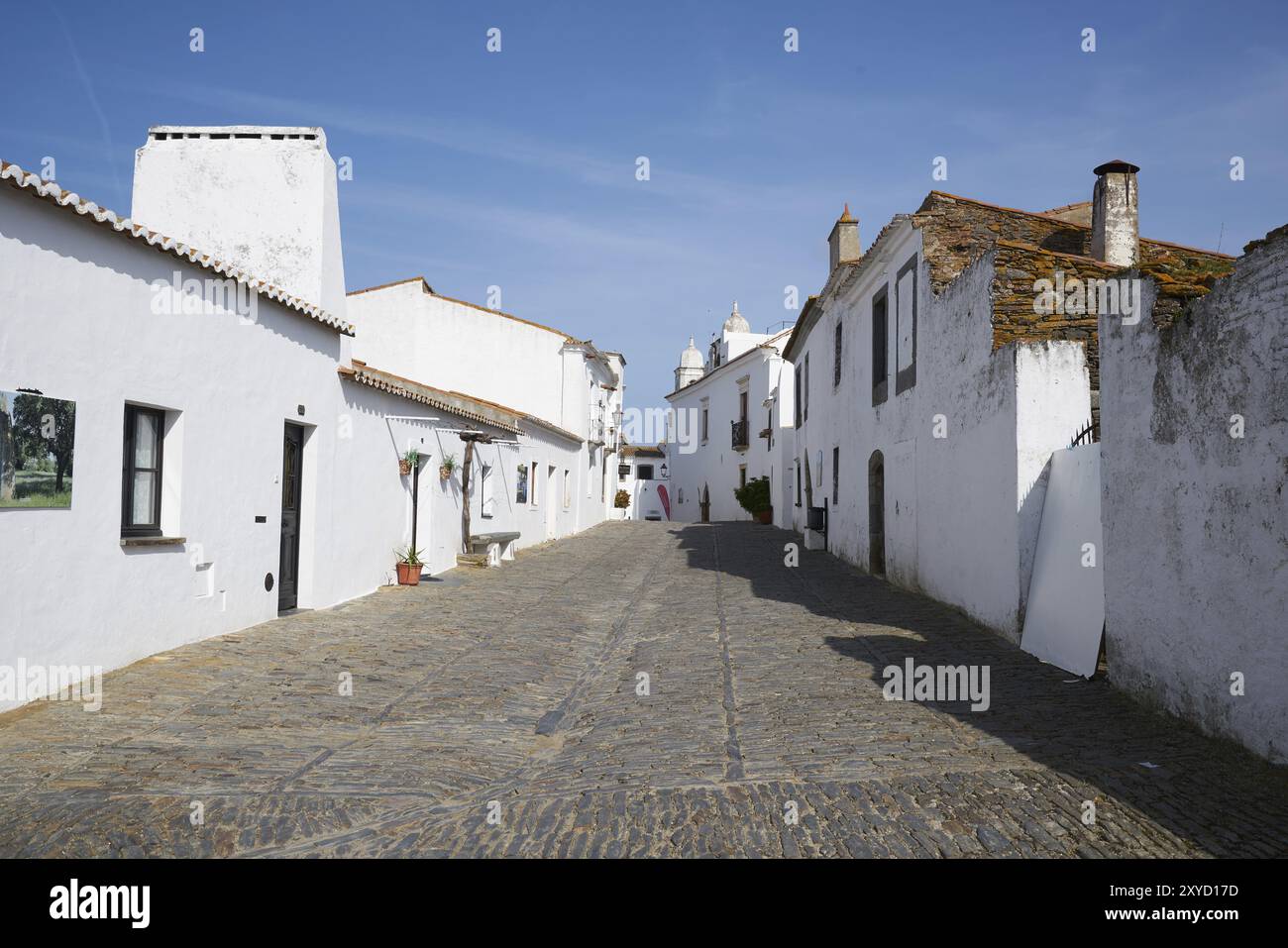 Monsaraz Dorfstraße mit weißen Häusern in Alentejo, Portugal, Europa Stockfoto