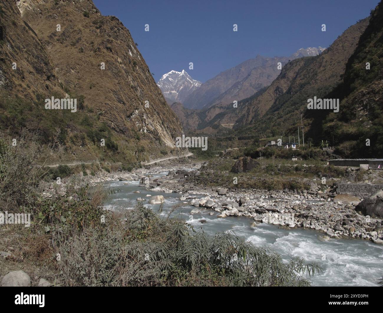 Blick von Tatopani, Kali Ghandaki und Nilgiri Stockfoto