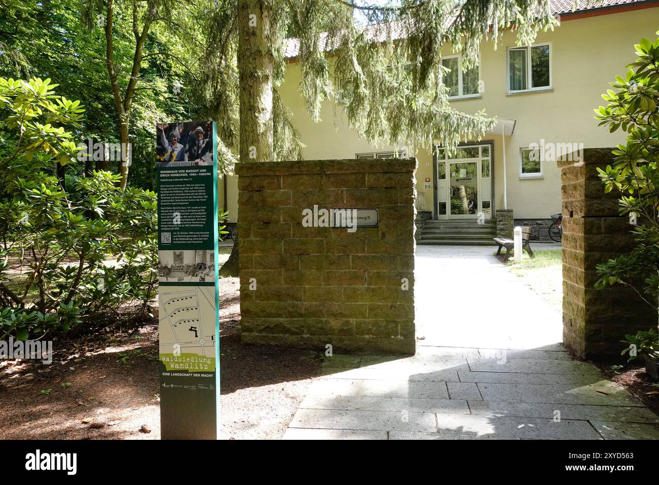 Wandlitz, Wohnhaus von Margot und Erich Honecker Wohnhäuser der Partei- und Staatsführung der DDR in Waldsiedlung Wandlitz Berlin Berlin GER *** Wandlitz, Wohnhaus von Margot und Erich Honecker Wohnhäuser der Partei- und Staatsführung der DDR in Waldsiedlung Wandlitz Berlin Berlin GER Stockfoto