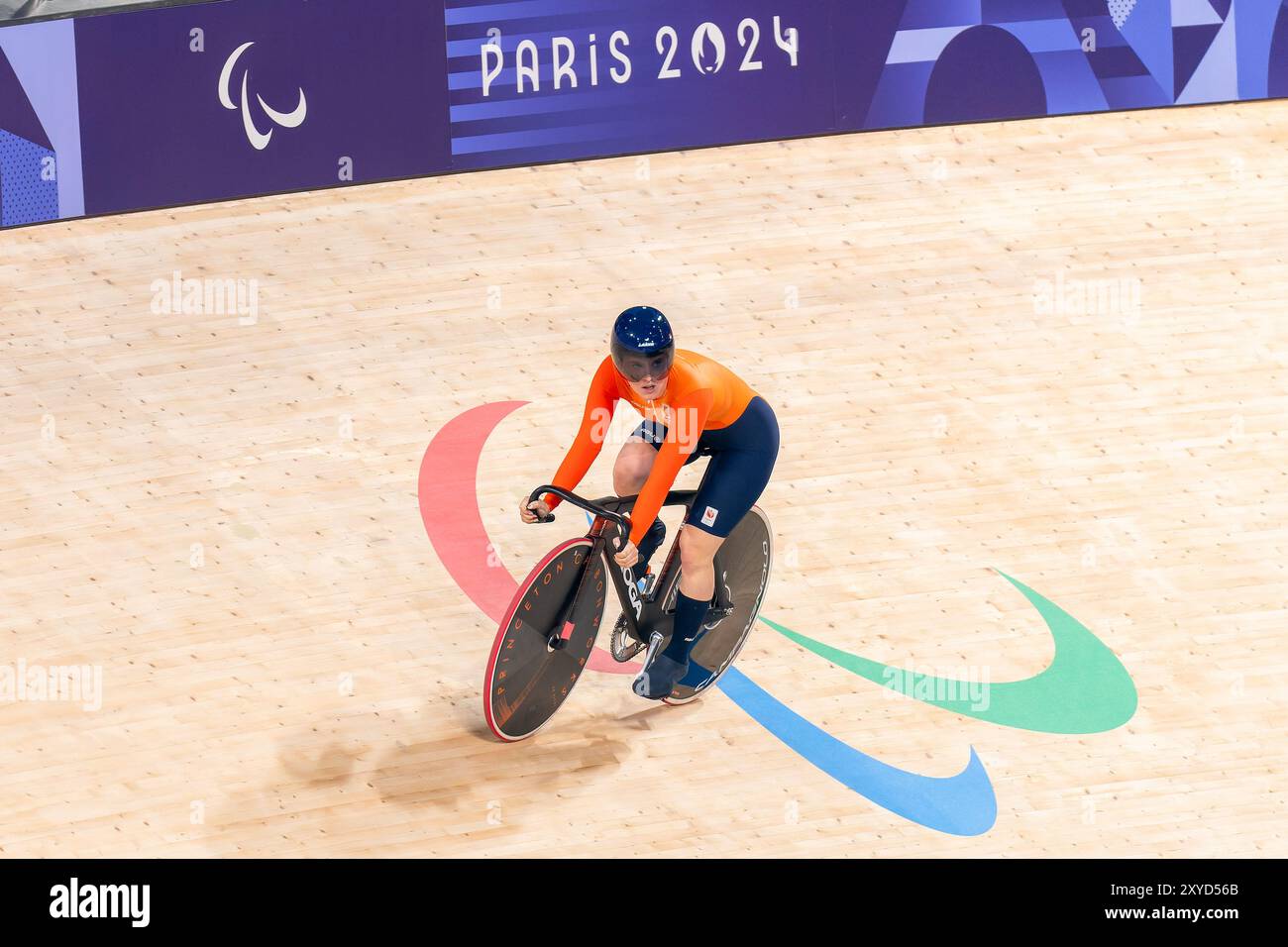 Paris, Frankreich. August 2024. PARIS, FRANKREICH - 29. AUGUST: Caroline Groot aus den Niederlanden tritt am 29. August 2024 im Velodrome Saint-Quentin-en-Yvelines am 1. Tag der Para Cycling - Track - Olympischen Spiele Paris 2024 im 500-m-Zeitfahren der Frauen C4-5 an. (Foto: Joris Verwijst/BSR Agency) Credit: BSR Agency/Alamy Live News Stockfoto