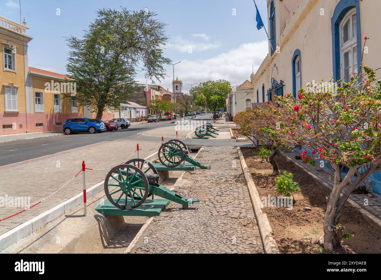 Praia Stadt auf der Insel Cabo Verde, Afrika mit alten Kanonen auf Rädern Stockfoto