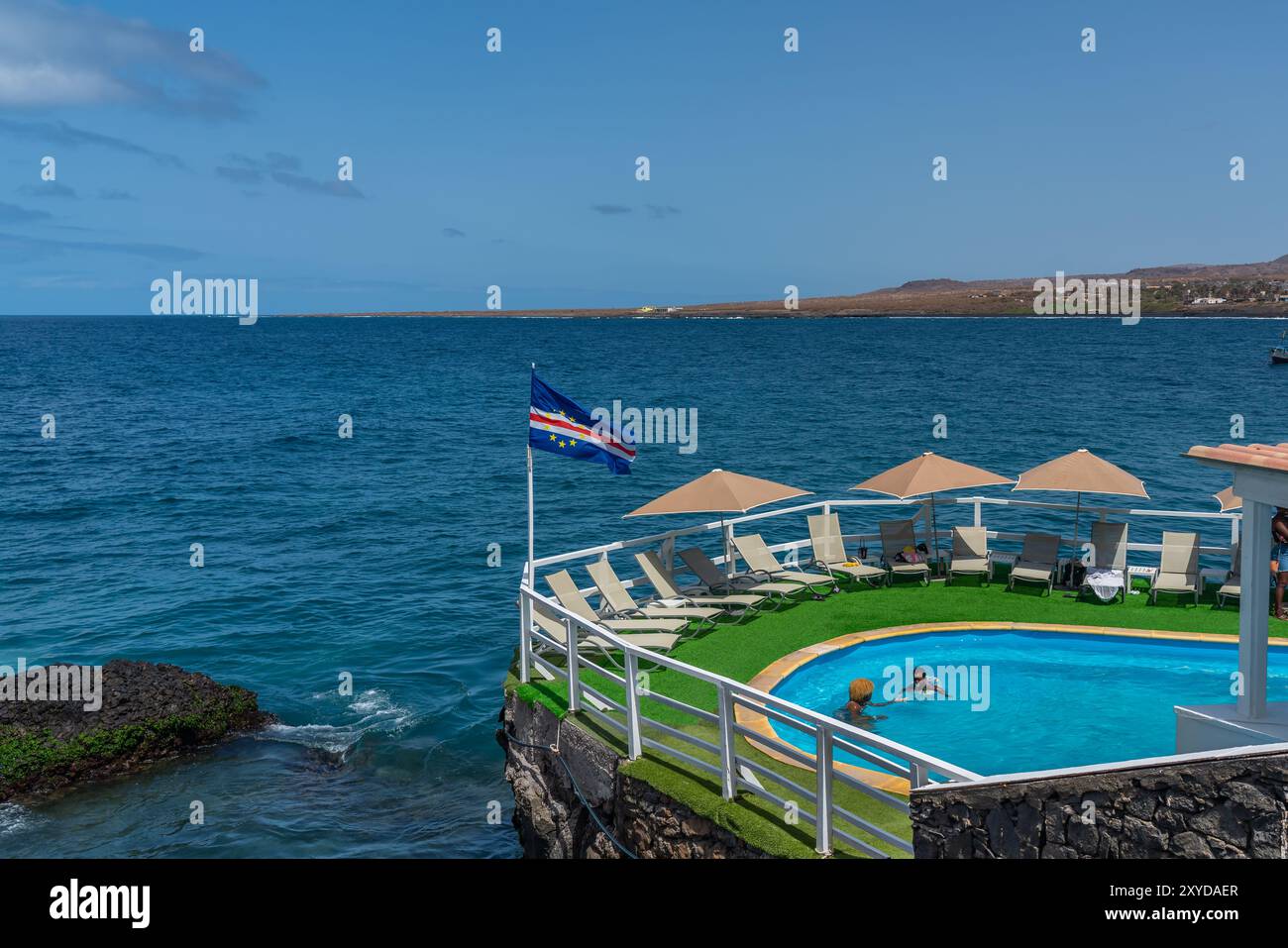 Petra Badejo, Kap Verde - Juni 9,2024: Küste von Petra Badejo auf der Insel Santiago mit Pool Stockfoto