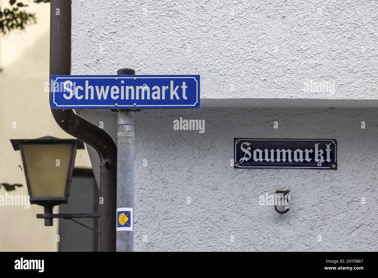 Geschlechterverhältnisse bei der politisch korrekten Straßennennung. Heißt der Platz im Ulmer Fischerviertel Saumarkt oder Schweinmarkt? Der lustige Thi Stockfoto