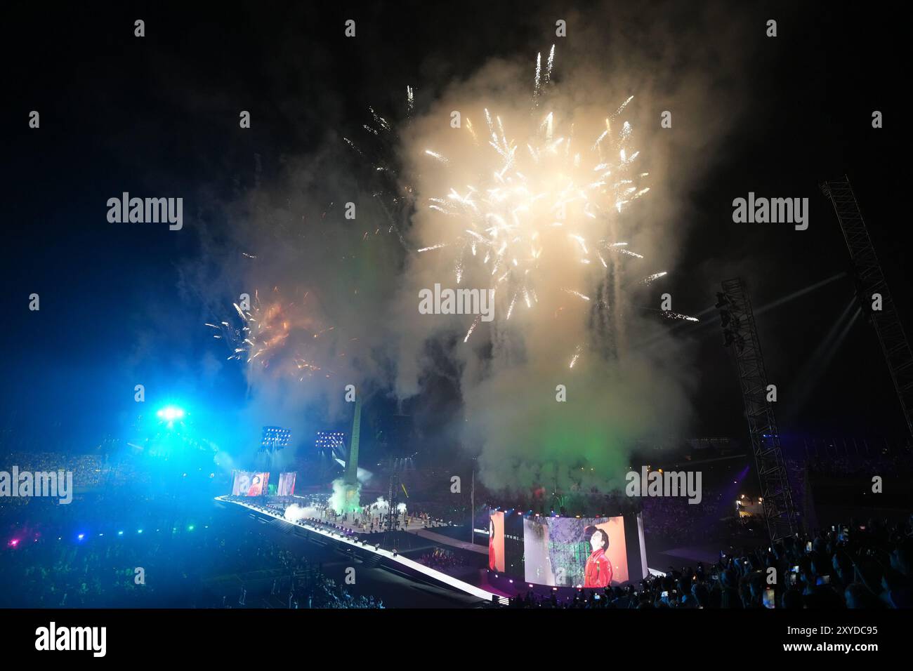 Paris, Frankreich. August 2024. PARIS, FRANKREICH - 28. AUGUST: Feuerwerk während der Eröffnungszeremonie der Paralympischen Spiele Paris 2024 am Place de la Concorde am 28. August 2024 in Paris. (Foto von Patrick Goosen/BSR Agency) Credit: BSR Agency/Alamy Live News Stockfoto
