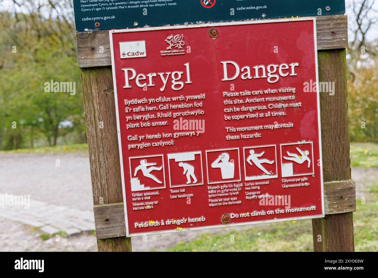 Perygl Gefahrenschild, St. Quentin's Castle Ruin, Cowbridge, Vale of Glamorgan, Wales, Großbritannien Stockfoto