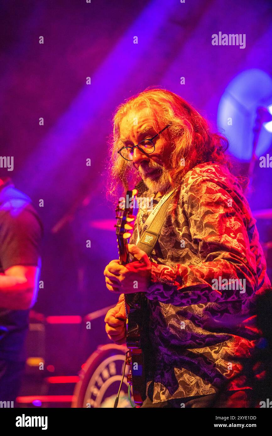 Rising North Music Festival 2024 im Clickimin Centre, Lerwick, feiert Shetlands pulsierende Musikszene mit lokalen Bands und Gemeinschaftsgeist. Stockfoto