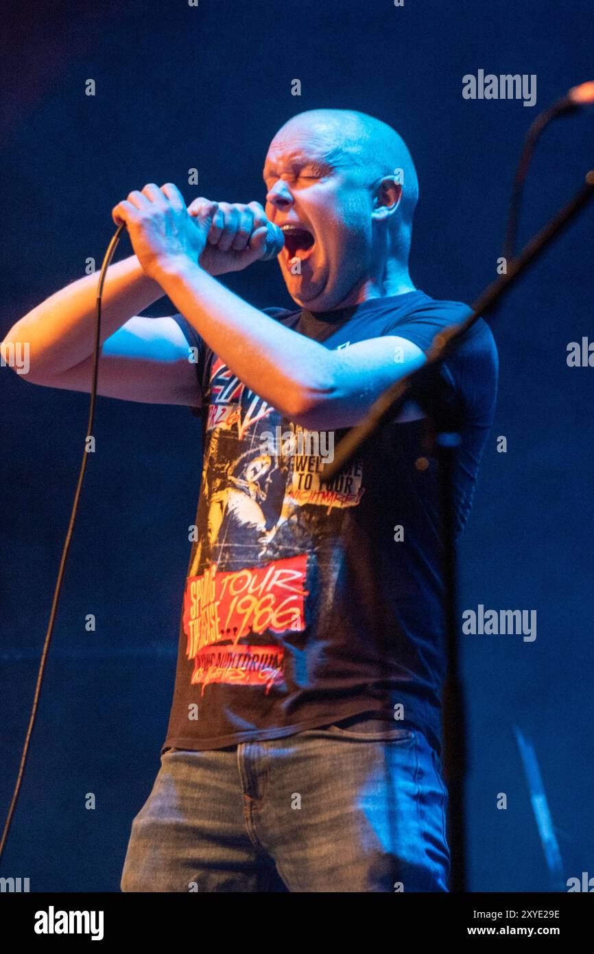 Rising North Music Festival 2024 im Clickimin Centre, Lerwick, feiert Shetlands pulsierende Musikszene mit lokalen Bands und Gemeinschaftsgeist. Stockfoto